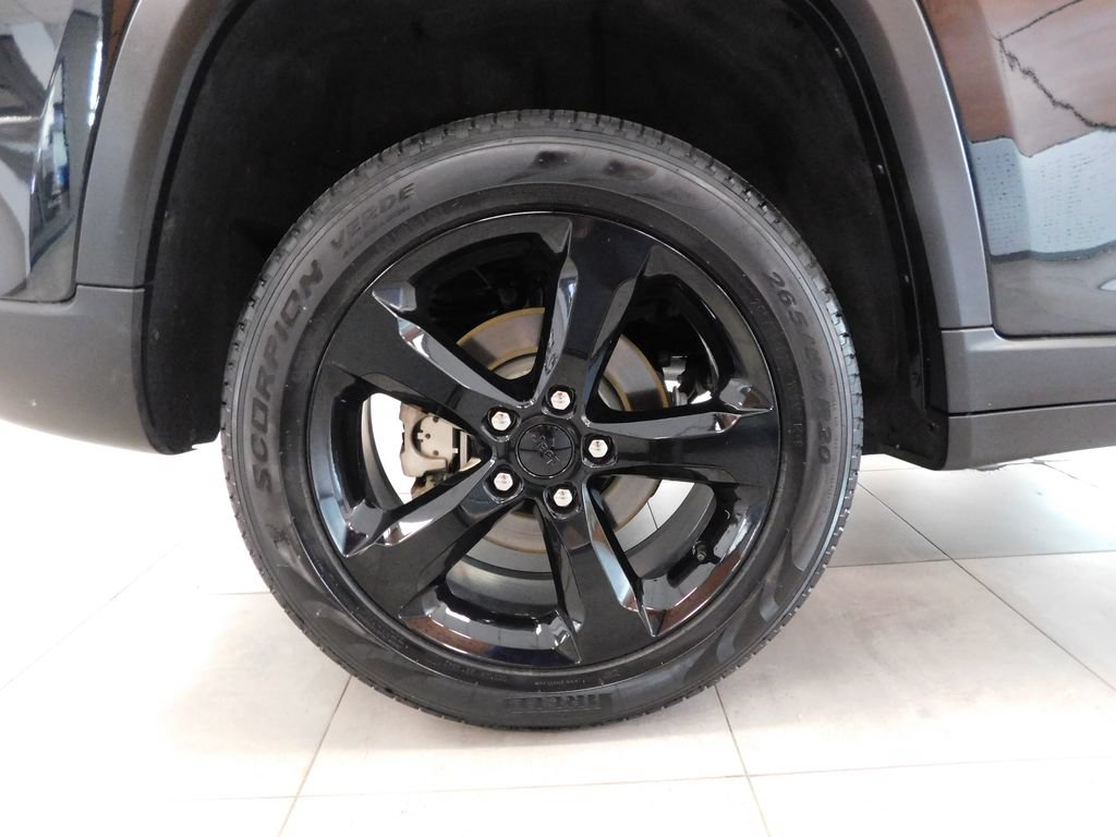 Used 2024 Jeep Grand Cherokee Limited w/ Black Appearance Package AWD/4WD image 10