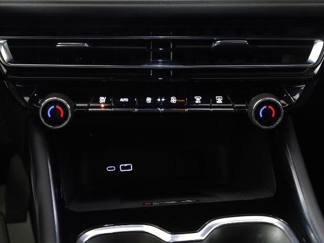 Used 2024 Chevrolet Traverse LT w/ Midnight/Sport Edition image 17