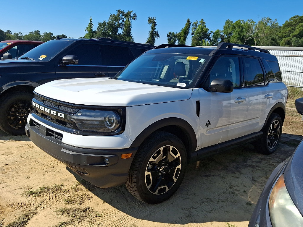 Certified 2023 Ford Bronco Sport Outer Banks w/ Tech Package AWD/4WD image 3