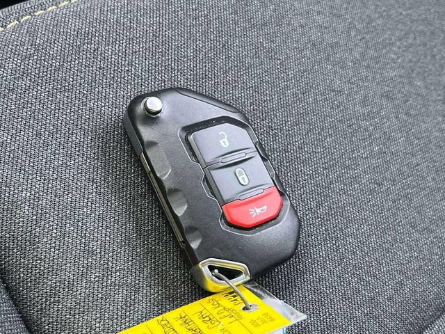 Used 2025 Jeep Gladiator Sport AWD/4WD image 38