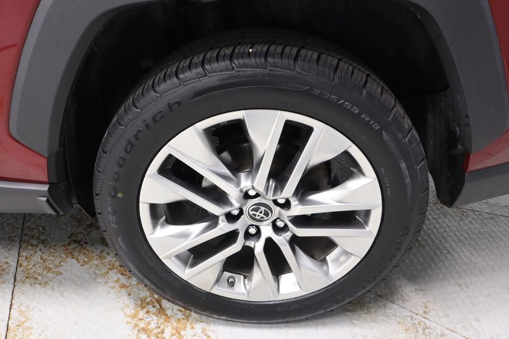 Used 2019 Toyota RAV4 XLE Premium w/ Cold Weather Package AWD/4WD image 19