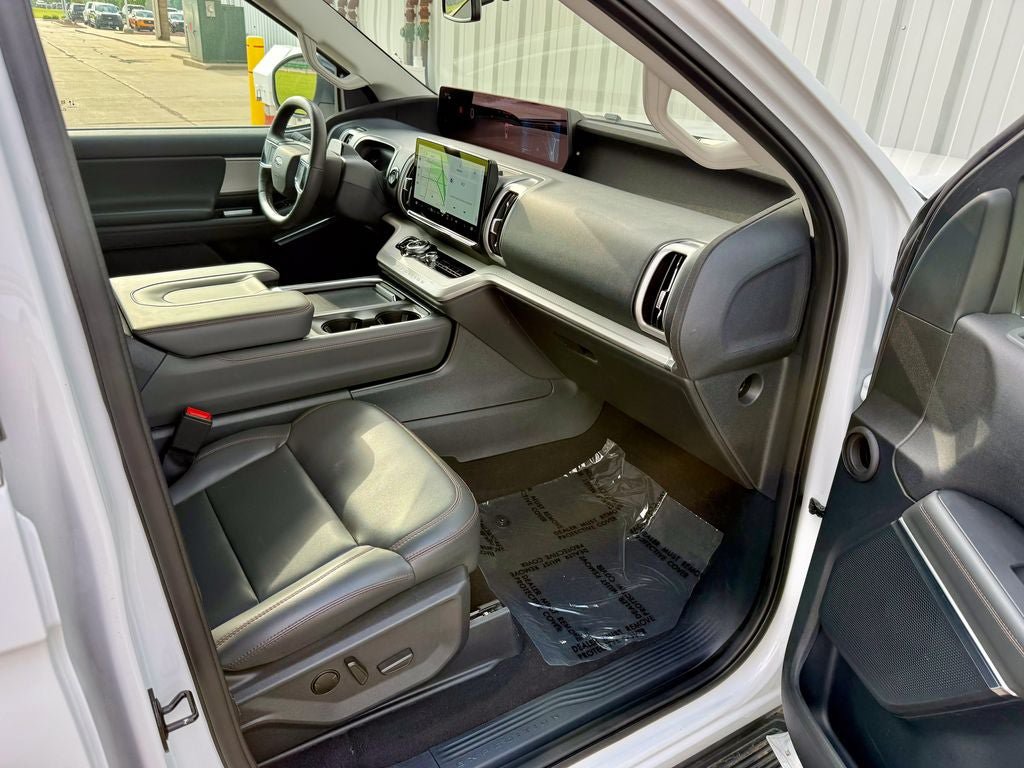 Certified 2025 Ford Expedition Active AWD/4WD image 25
