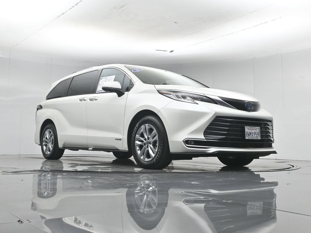 Used 2021 Toyota Sienna Limited FWD image 4