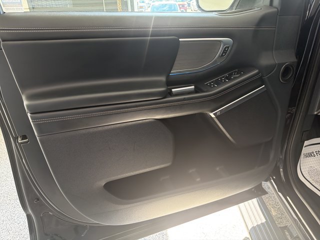 Certified 2025 Ford Expedition Platinum AWD/4WD image 12