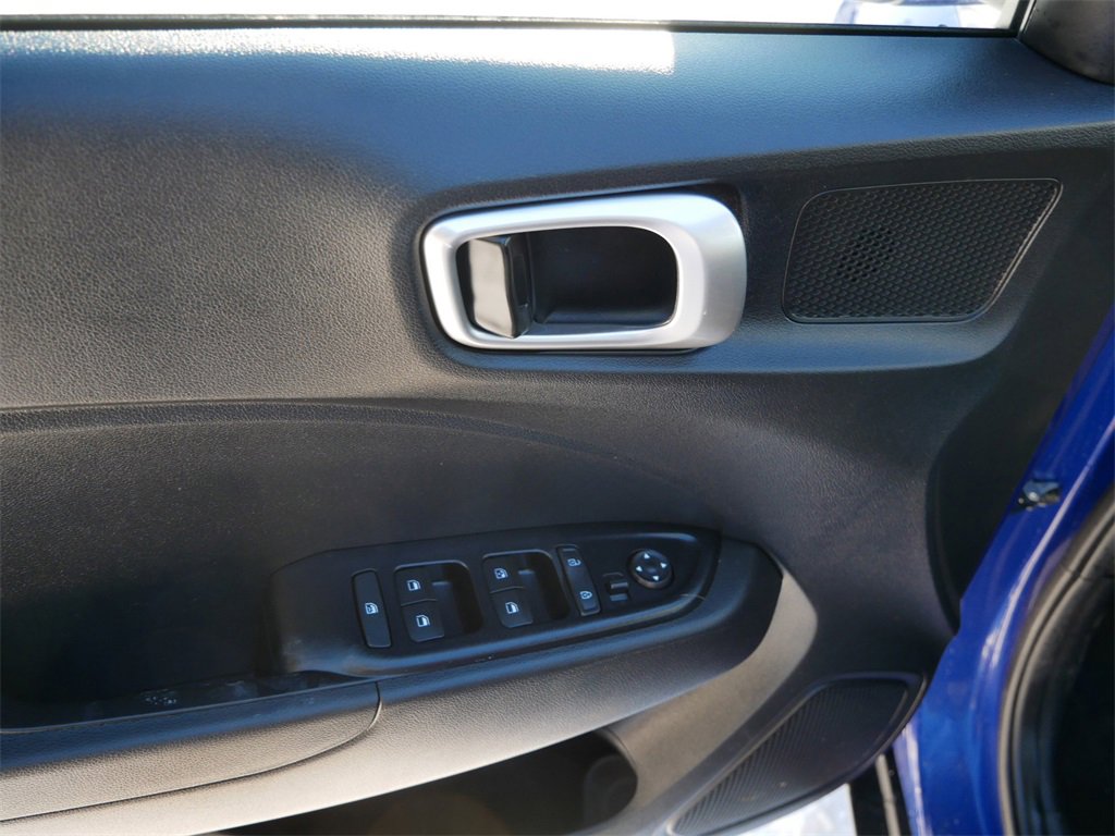 Used 2022 Hyundai Venue SEL image 12