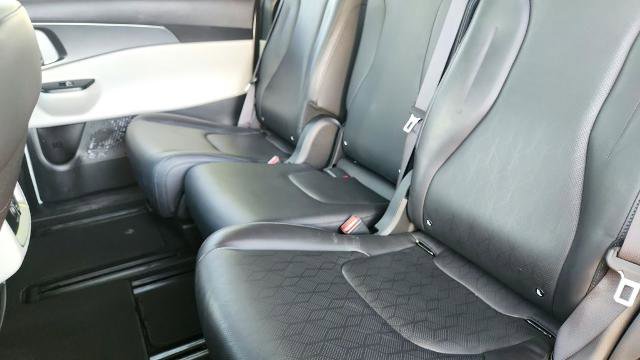 Used 2024 Kia Carnival LX image 28