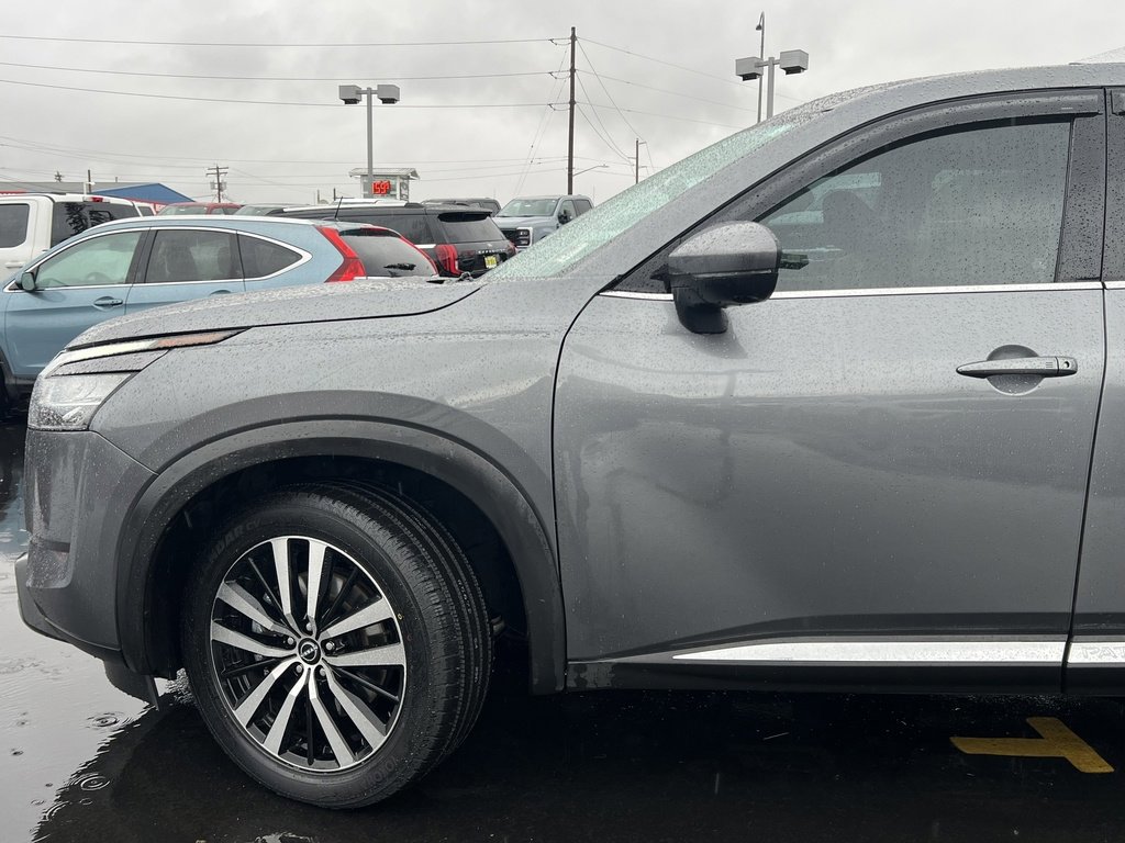 Used 2023 Nissan Pathfinder Platinum image 9