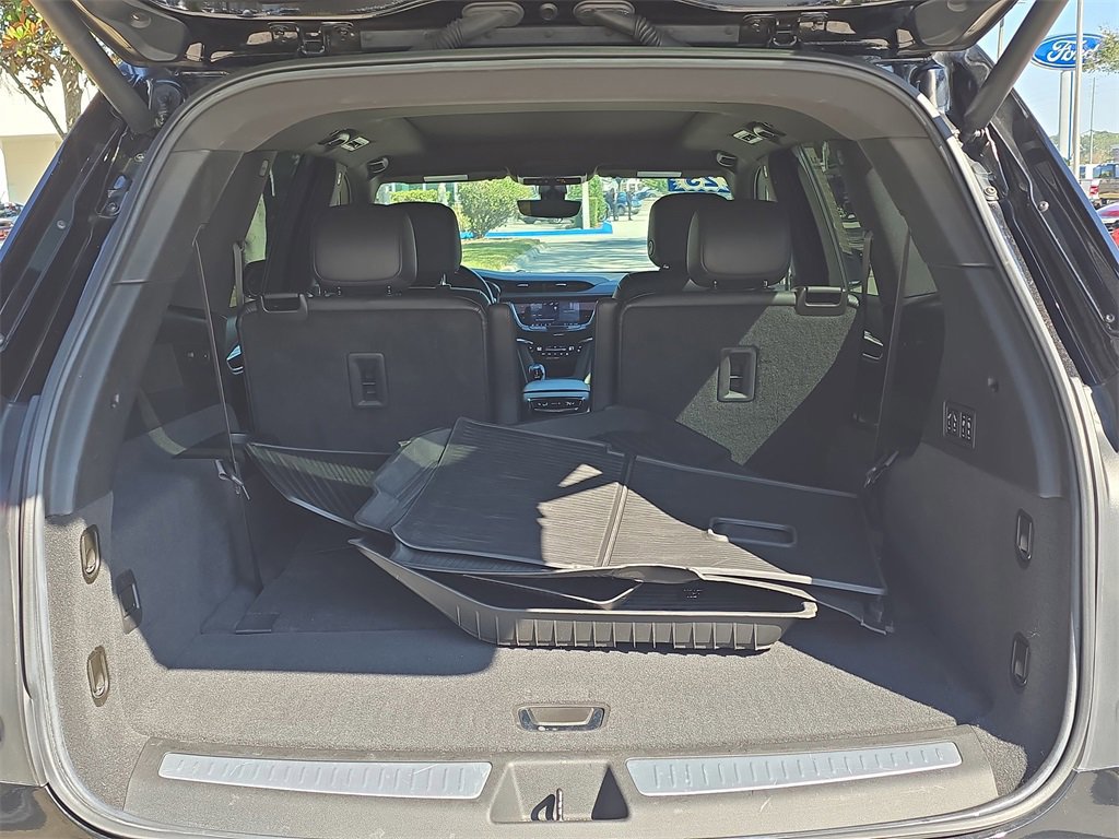 Used 2023 Cadillac XT6 Premium Luxury w/ Technology Package image 8