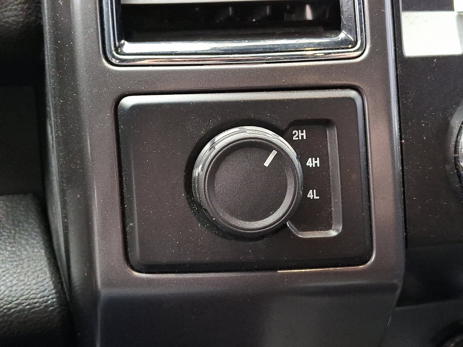 Certified 2019 Ford F150 XLT w/ Equipment Group 302A Luxury image 32