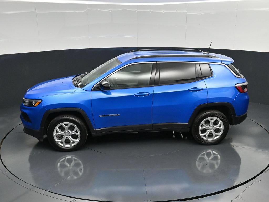 Used 2024 Jeep Compass Latitude w/ Convenience Group AWD/4WD image 41