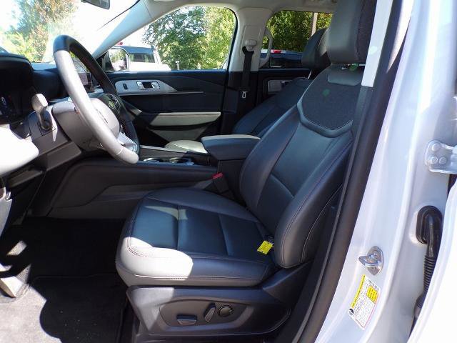 Certified 2025 Ford Explorer Active w/ Active Comfort Package image 17