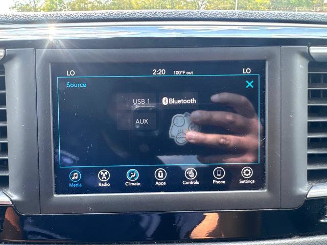 Used 2020 Chrysler Pacifica Touring-L FWD image 33