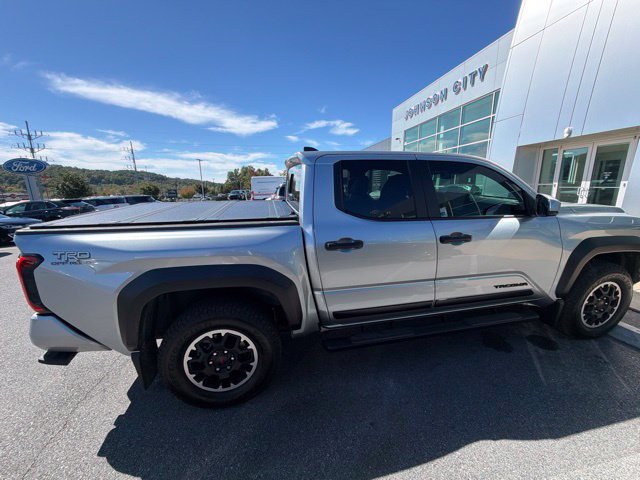 Used 2025 Toyota Tacoma TRD Off-Road w/ TRD Off Road Upgrade Package AWD/4WD image 10
