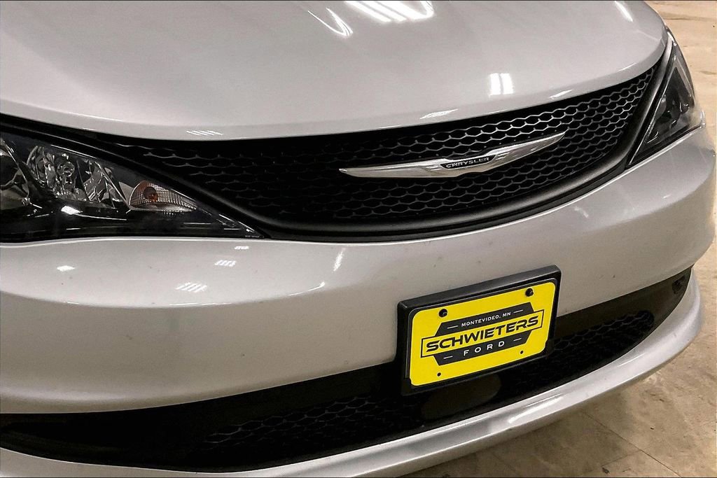 Used 2024 Chrysler Voyager LX image 29