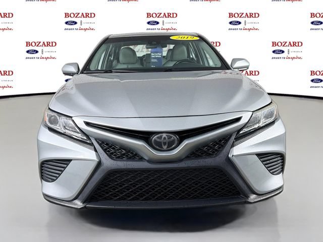 Used 2019 Toyota Camry SE FWD image 2