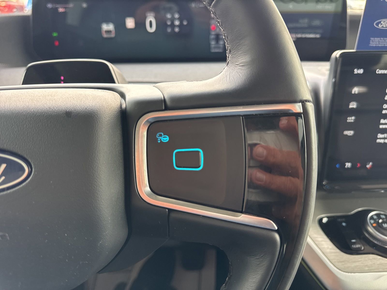 Certified 2025 Ford Expedition Platinum w/ Driver's Package image 32