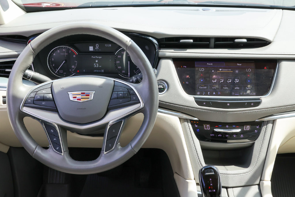 Used 2021 Cadillac XT5 Premium Luxury w/ LPO, Floor Liner Package AWD/4WD image 9