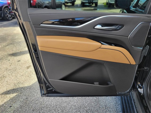 Used 2023 Cadillac Escalade ESV Premium Luxury w/ Performance Package image 16