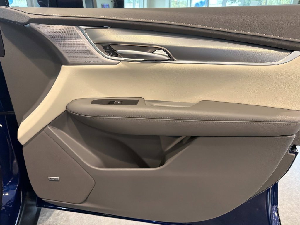 Used 2025 Cadillac XT5 Premium Luxury FWD image 17
