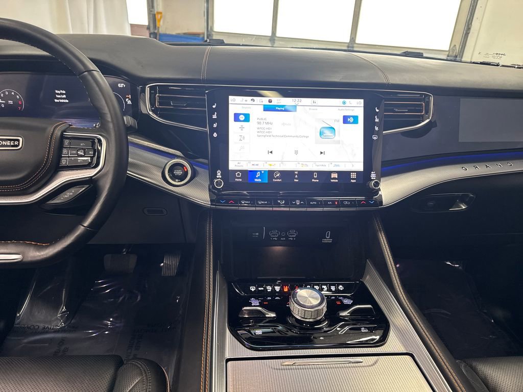 Used 2023 Jeep Grand Wagoneer Series III AWD/4WD image 19