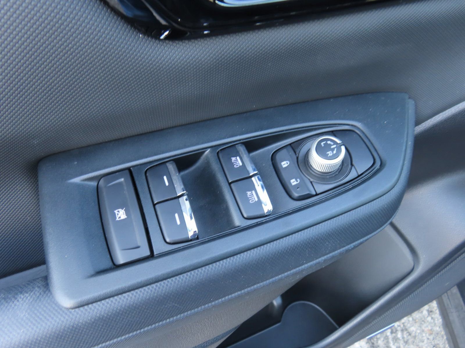 Used 2025 Subaru Forester Limited w/ Popular Package image 13