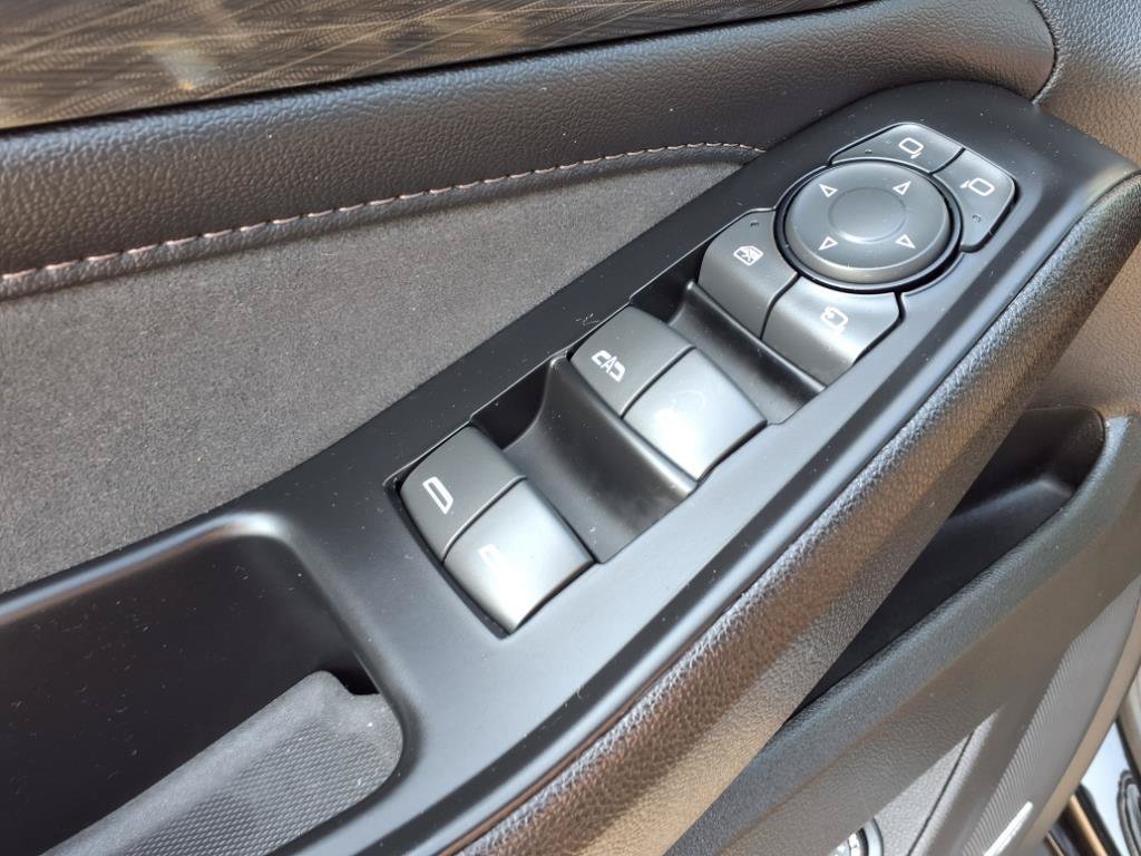 Used 2023 Chevrolet Traverse High Country w/ LPO, Floor Liner Package AWD/4WD image 15