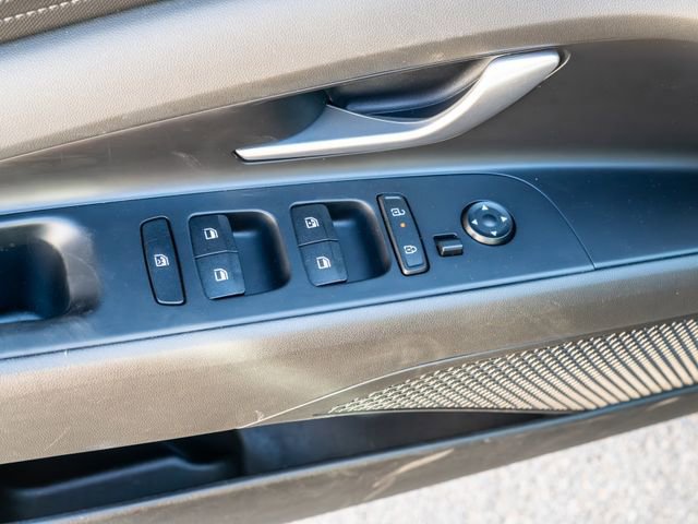 Used 2024 Hyundai Elantra Blue image 17