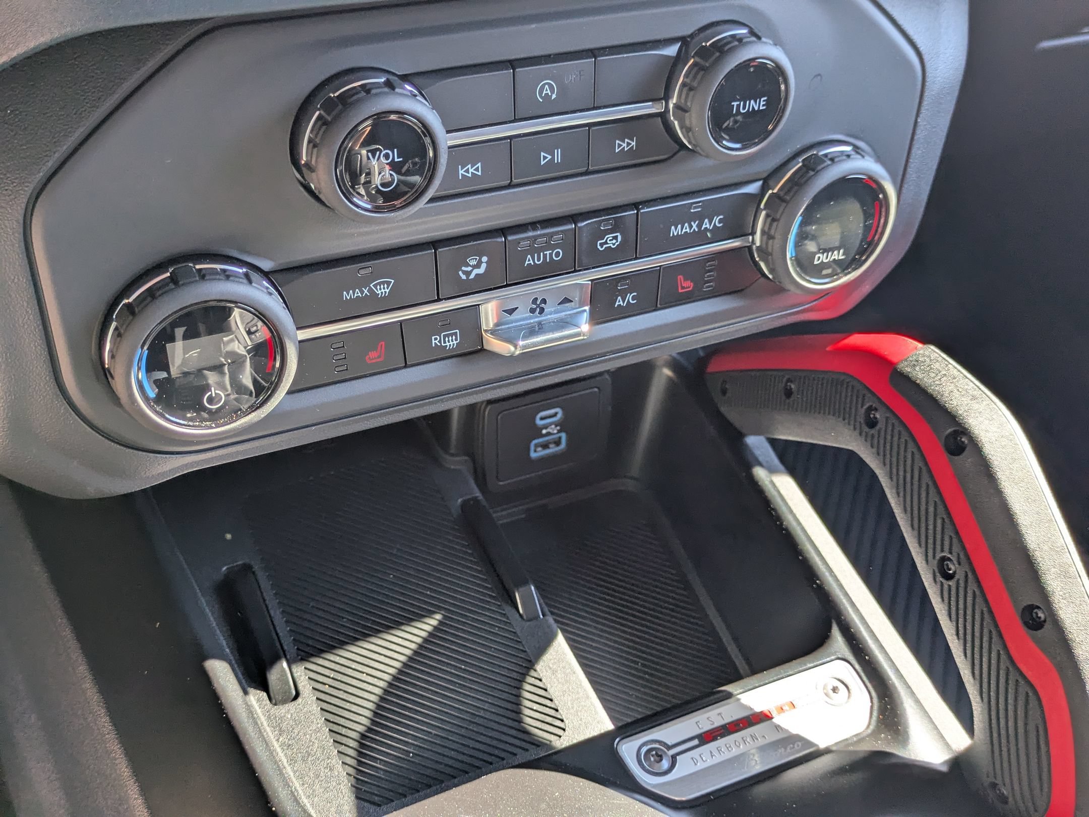 Certified 2025 Ford Bronco Heritage Edition AWD/4WD image 24
