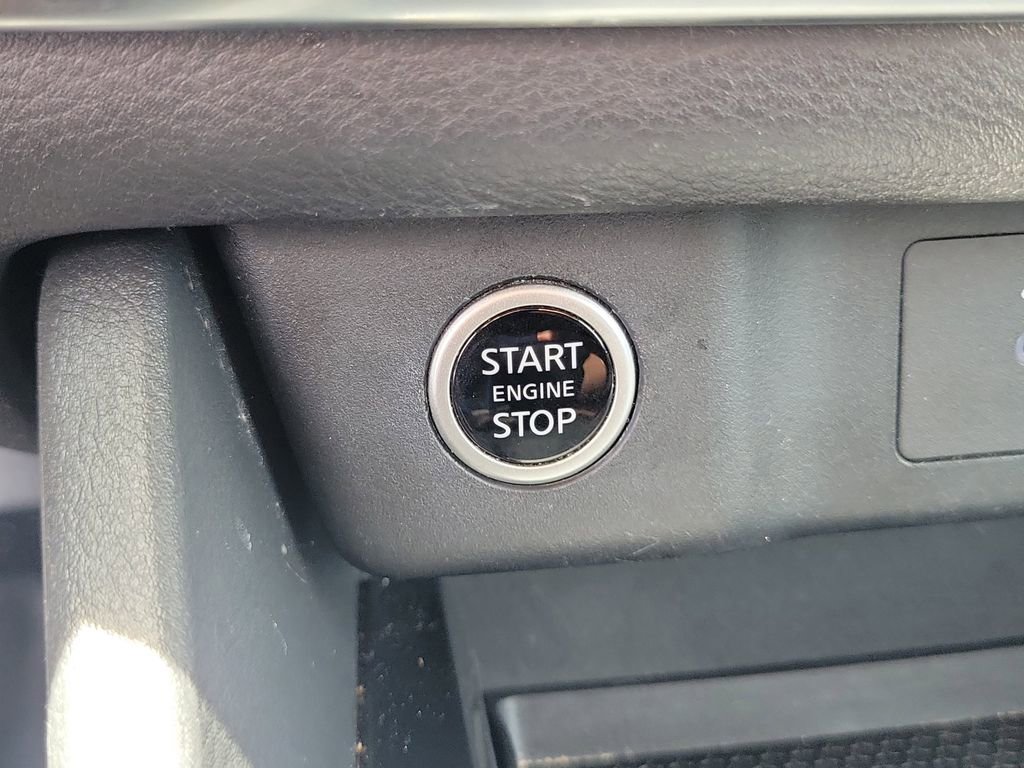 Used 2021 Nissan Rogue SV w/ Premium Package FWD image 25