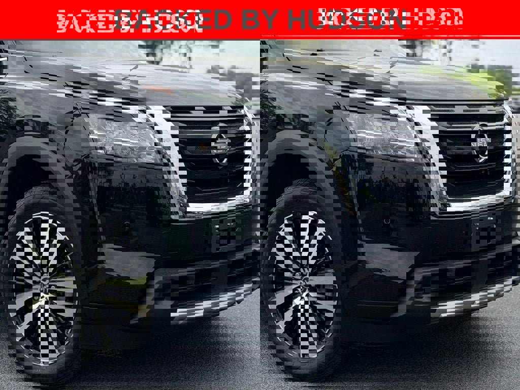 Used 2024 Nissan Pathfinder Platinum w/ Cargo Package image 3