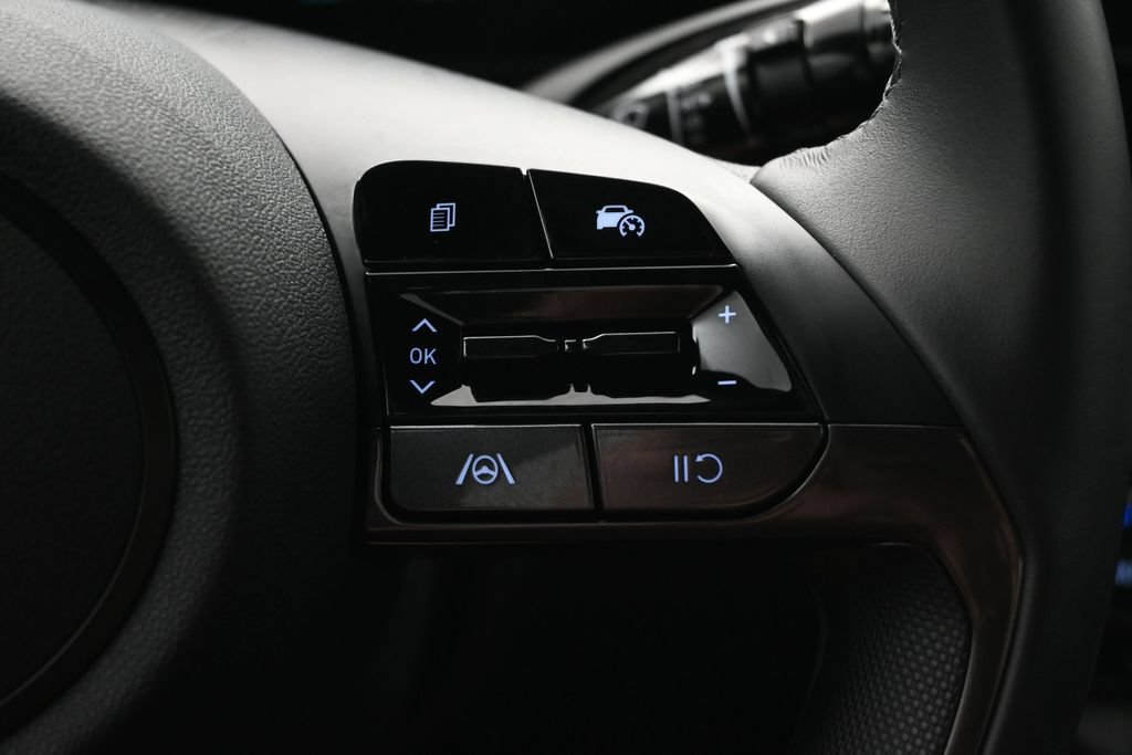 Used 2025 Hyundai Elantra SEL FWD image 27