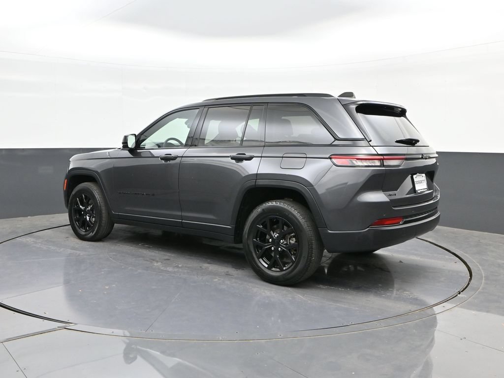 Used 2024 Jeep Grand Cherokee Altitude AWD/4WD image 5