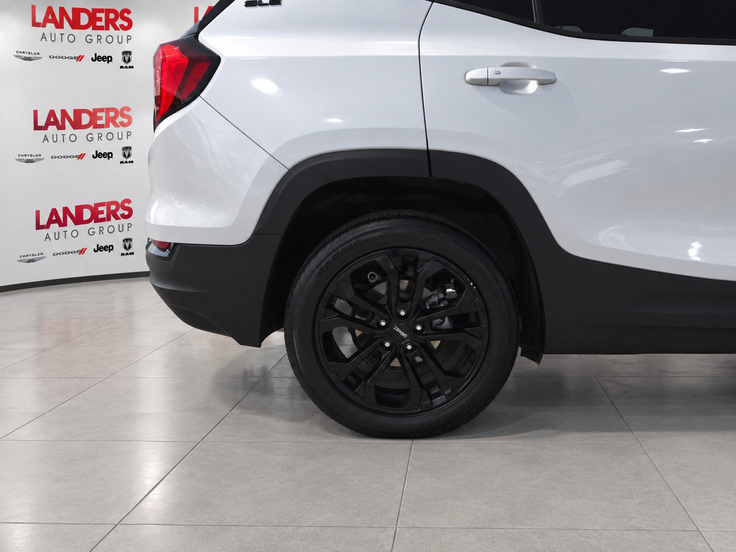 Used 2021 GMC Terrain SLE w/ Driver Convenience Package FWD image 10
