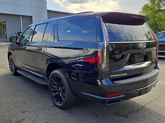 Used 2024 Cadillac Escalade ESV Sport Platinum AWD/4WD image 4