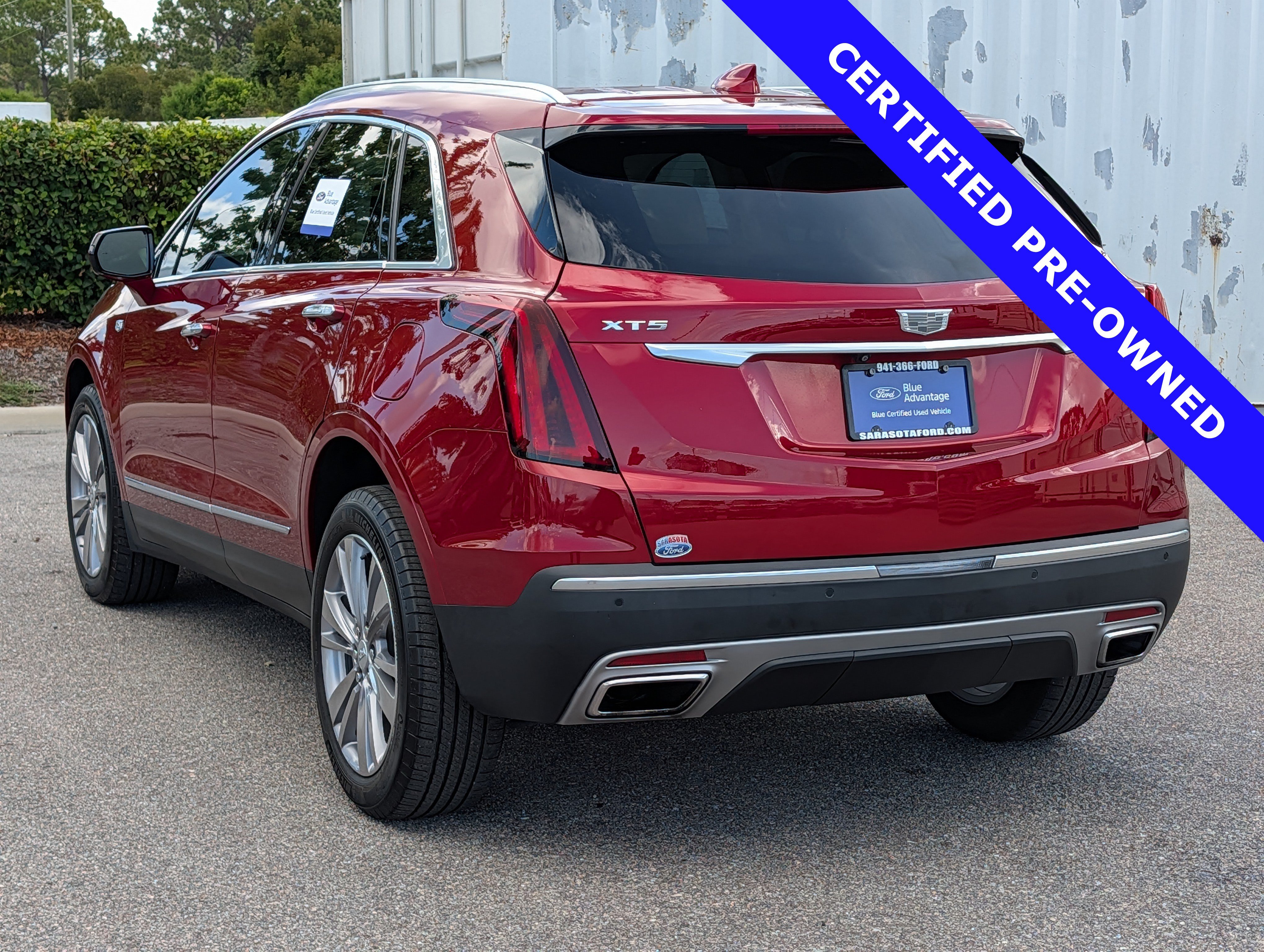 Used 2024 Cadillac XT5 Premium Luxury w/ LPO, Floor Liner Package FWD image 6