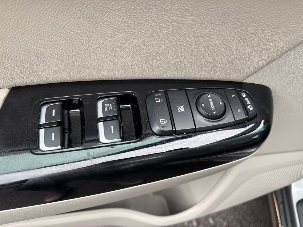 Used 2020 Kia Sportage S w/ S Premium Package AWD/4WD image 16