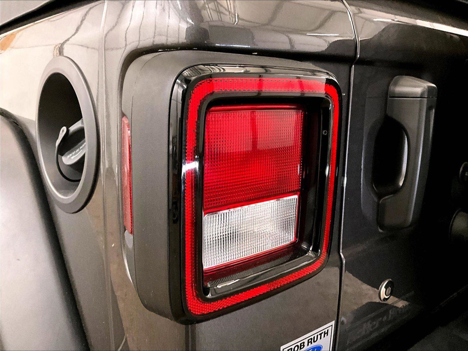 Used 2018 Jeep Wrangler Sport AWD/4WD image 28