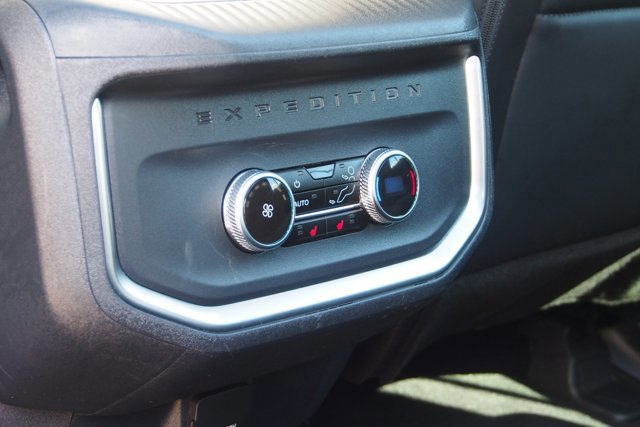 Certified 2025 Ford Expedition Platinum image 25