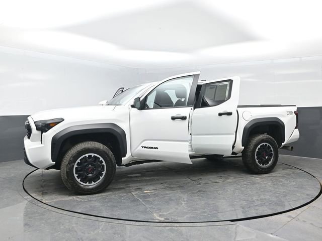 Used 2024 Toyota Tacoma TRD Off-Road AWD/4WD image 30