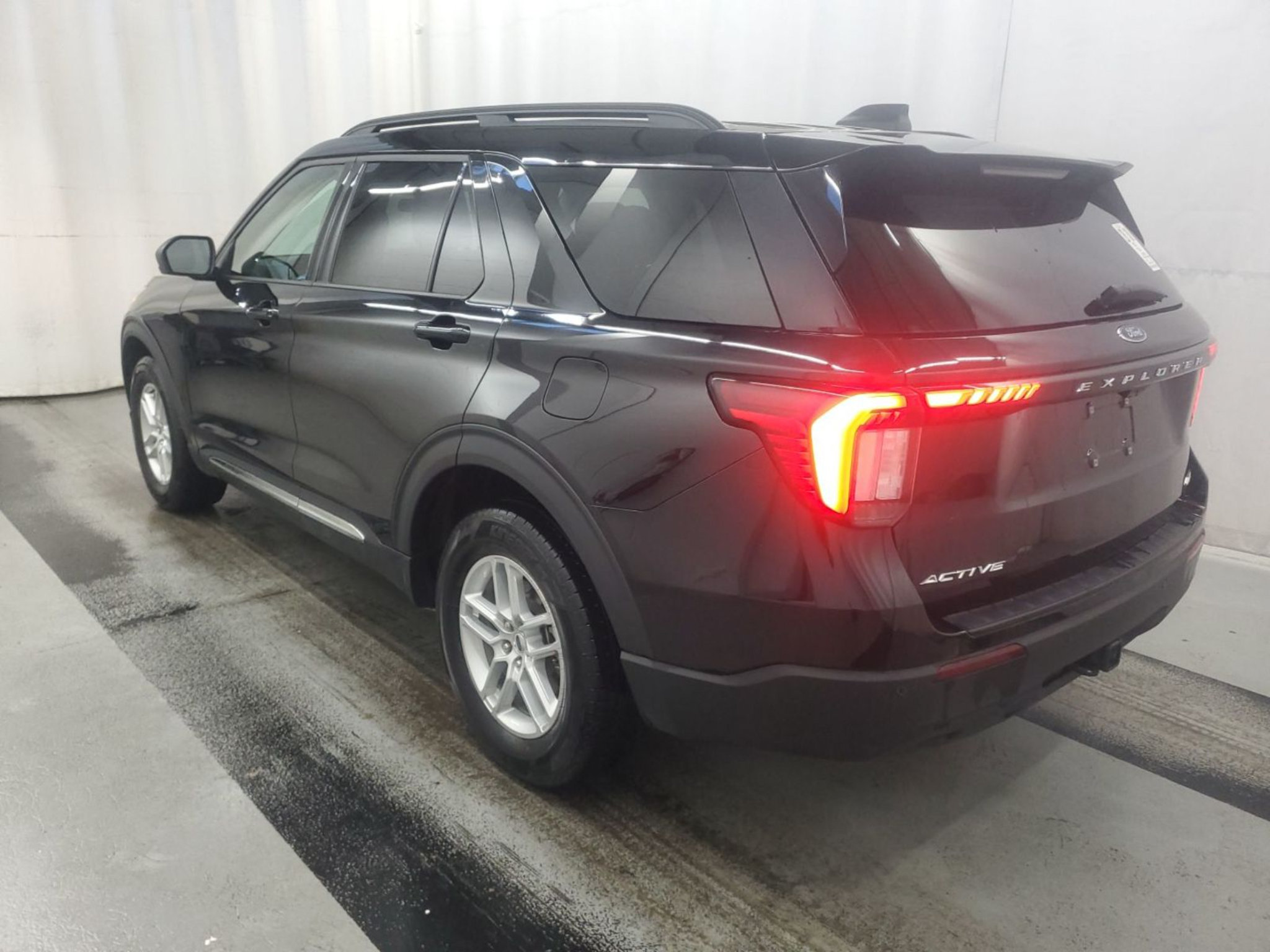 Certified 2025 Ford Explorer Active AWD/4WD image 3
