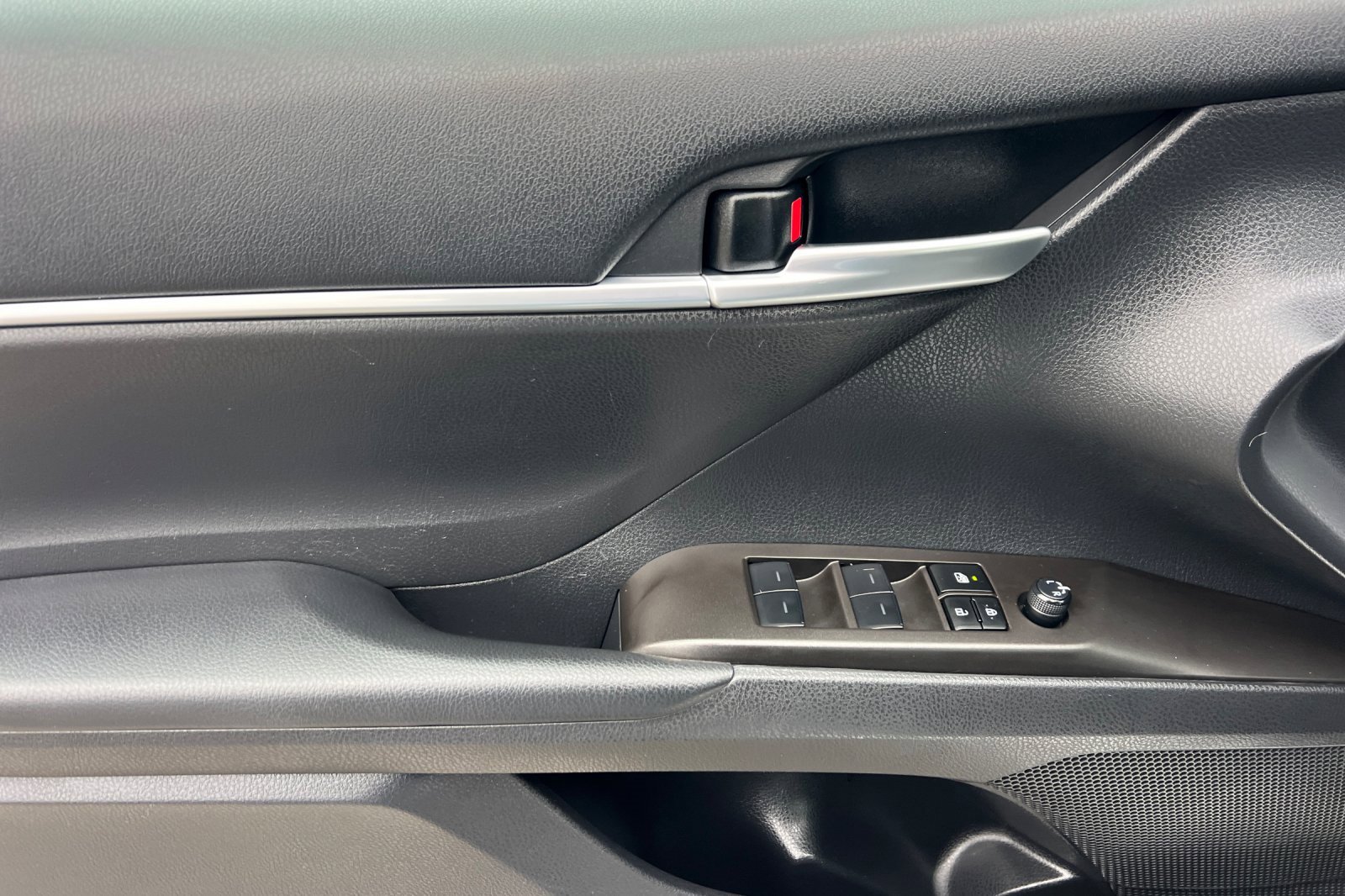 Used 2024 Toyota Camry LE image 12