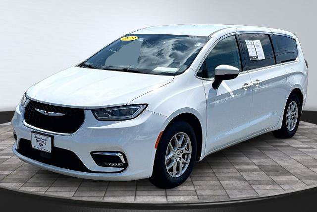 Used 2023 Chrysler Pacifica Touring-L FWD image 12