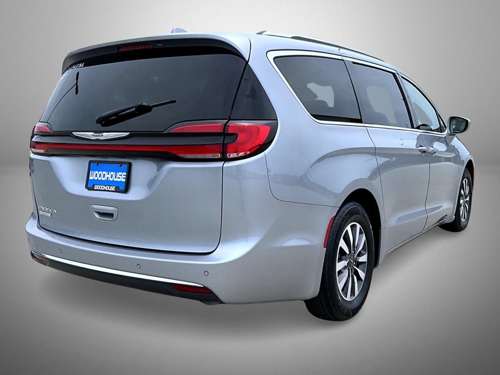 Used 2021 Chrysler Pacifica Touring-L FWD image 5