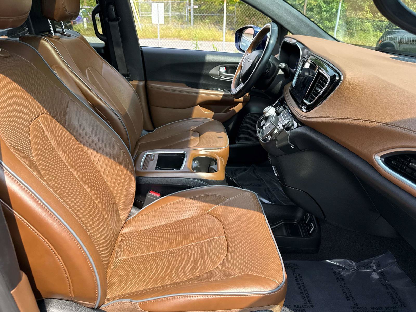 Used 2020 Chrysler Pacifica Limited w/ Advanced Safetytec Group FWD image 24