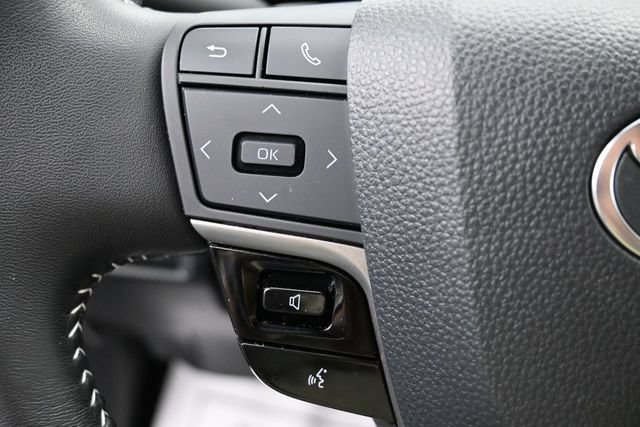 Used 2025 Toyota Camry SE FWD image 18