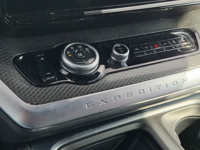 Certified 2025 Ford Expedition Platinum w/ Stealth Performance Package AWD/4WD image 14