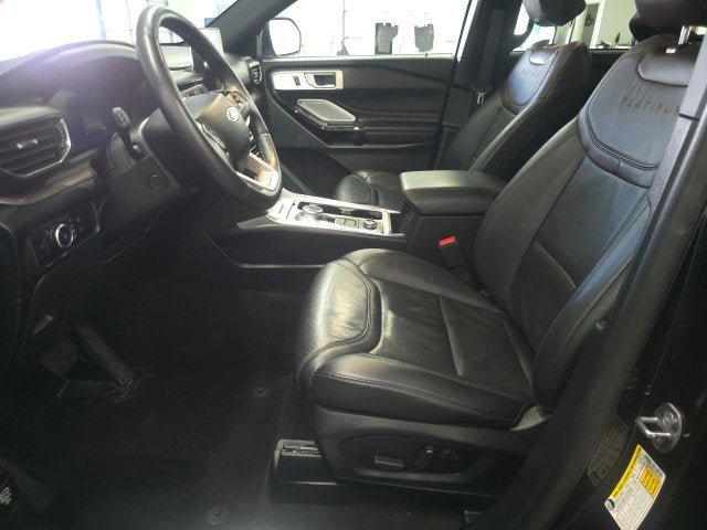Certified 2024 Ford Explorer Platinum w/ Technology Package AWD/4WD image 16