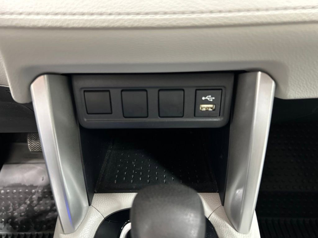 Used 2022 Toyota Corolla Cross L AWD/4WD image 23