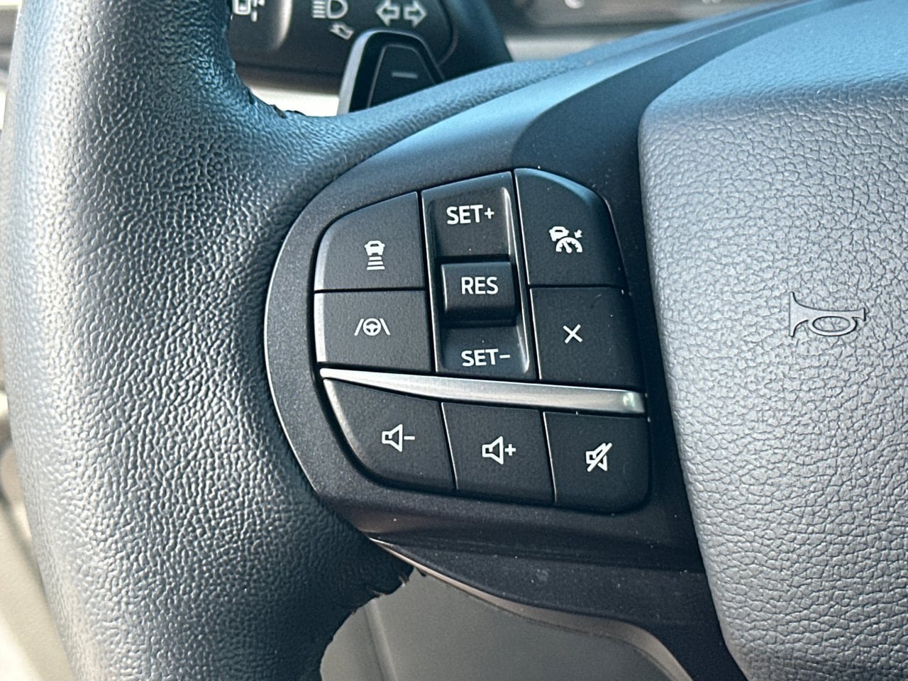 Certified 2020 Ford Explorer XLT w/ Equipment Group 202A RWD image 27