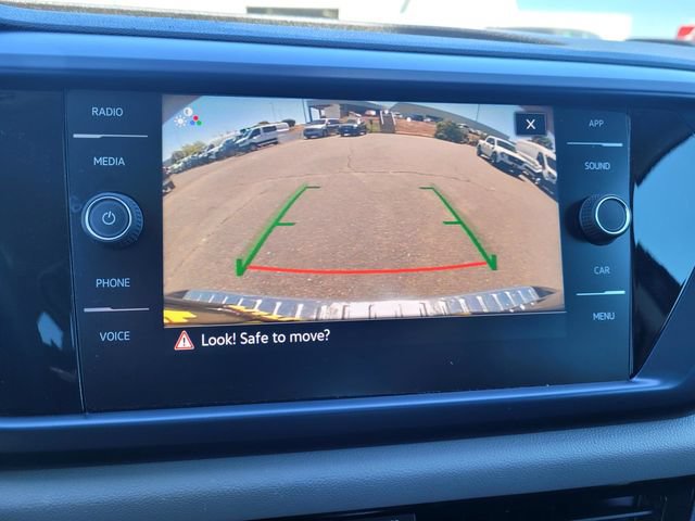 Used 2022 Volkswagen Taos SE w/ Panoramic Sunroof Package FWD image 11